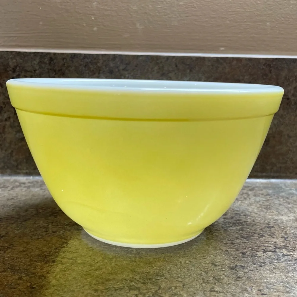 Pyrex Vintage 401 Verde Yellow Nesting Mixing Bowl 1 1/2 Pint Glass